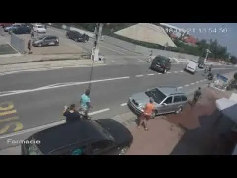 Accident la Dumbrăveni, filmat de o cameră de supraveghere VIDEO