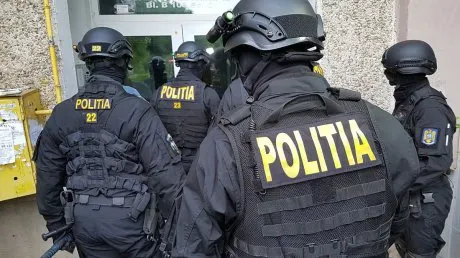 Șapte traficanți de migranți, arestați într-un dosar al DIICOT Suceava