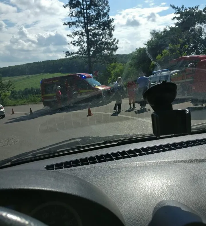 Accident în municipiul Suceava.Un șofer beat a intrat cu mașina într-un parapet FOTO
