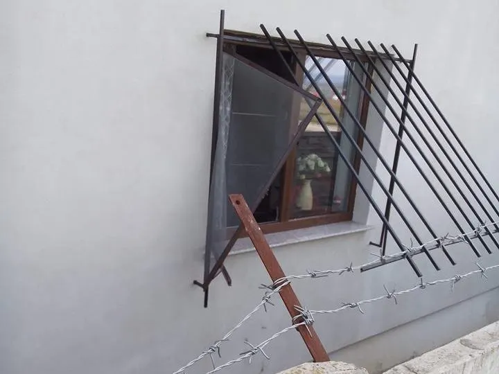 Locuitorii din Șcheia, terorizați de hoți. Încă o casa a fost spartă în plină zi FOTO