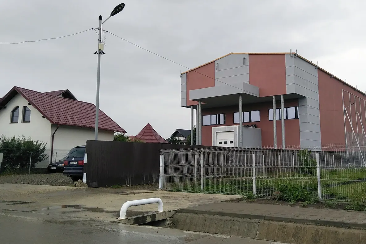 Depozit frigorific construit ilegal într-o zonă rezidențială
