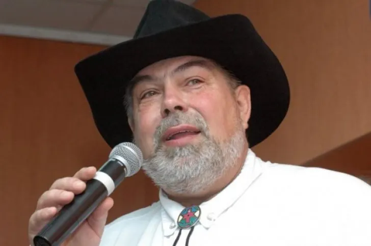 A murit Ilie Micolov, interpretul sucevean celebru pentru șlagărul „Dragoste la prima vedere”