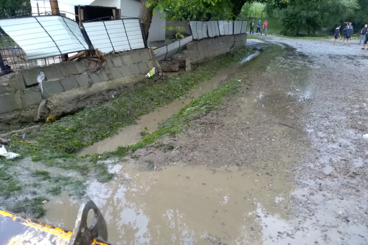FOTO VIDEO Grindina și inundațiile au făcut ravagii sâmbătă seară în Suceava