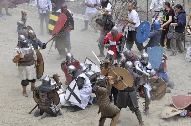 Sute de cavaleri, domniţe şi păpuşari vor anima Cetatea de Scaun la Festivalul de Artă Medievală