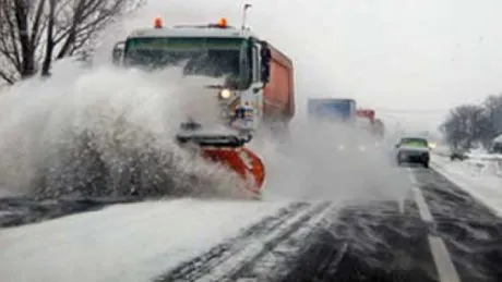 Iarna bate la ușă. Stocurile de materiale antiderapante sunt insuficiente
