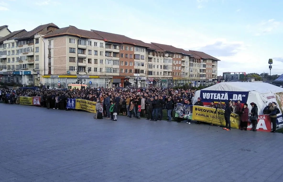 Parlamentari, primari și lideri religioși, la un miting pro-referendum în Suceava