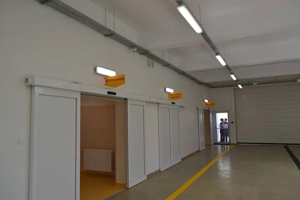 Un băiețel de un an și patru luni a ajuns la spital după ce a băut benzină