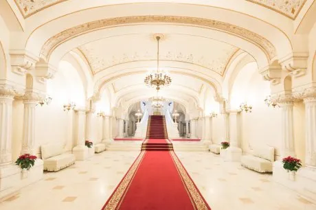 SONDAJ Partidul Realitatea. Românii vor un preşedinte nou. Încrederea în politicieni se prăbuşeşte
