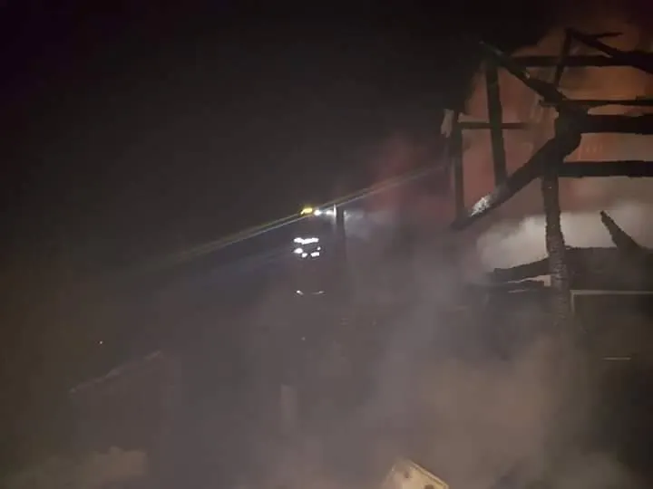 Incendiu la o gospodărie din Negrileasa de la un cablu electric defect