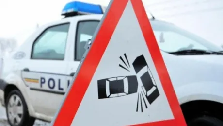 Un tânăr a fost rănit, după ce prietenul lui a provocat un accident rutier