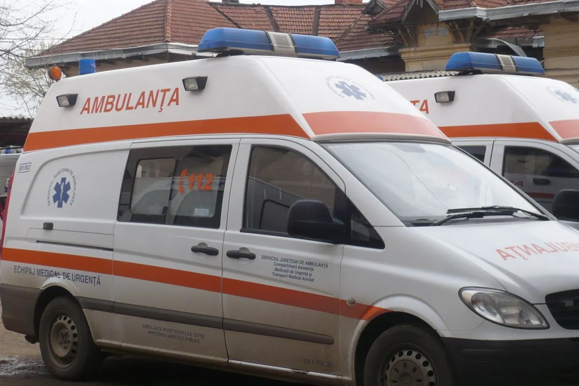 O fetiță din Marginea a ajuns în stare gravă la spital, după ce a fost lovită de o mașină