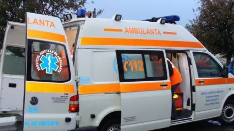 Minori accidentați după ce au traversat neregulamentar strada