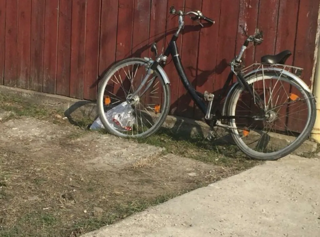 Biciclist accidentat grav după ce nu a acordat prioritate unei mașini