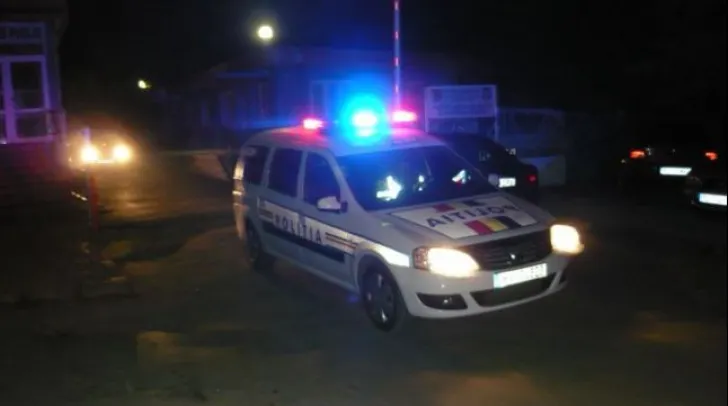 Fără permis și cu polițiștii pe urme, a făcut accident