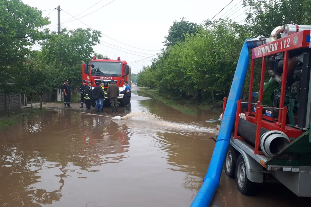 Curți inundate la Rădăuți și Solca