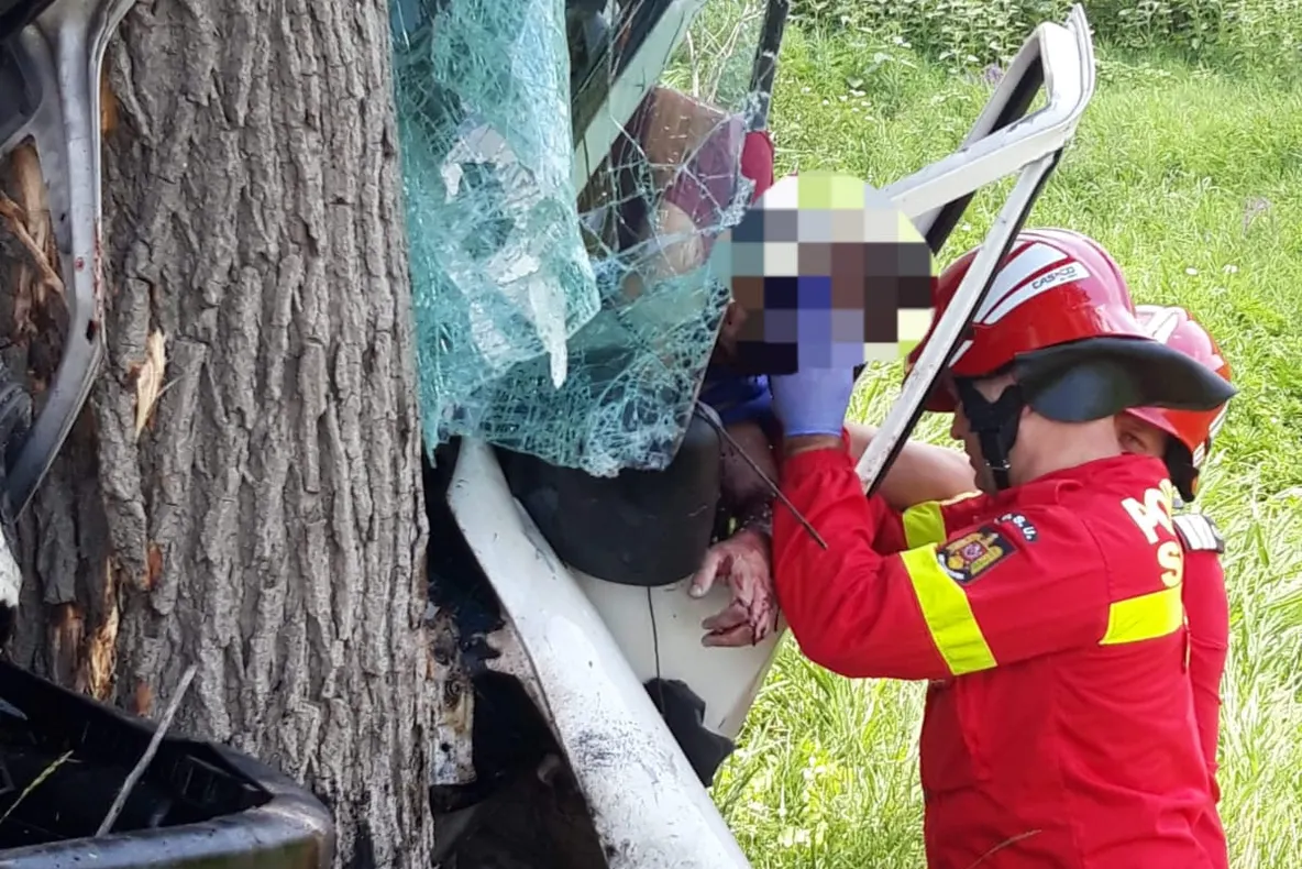 Accident rutier cu o victimă după ce un șofer nu a acordat prioritate de trecere