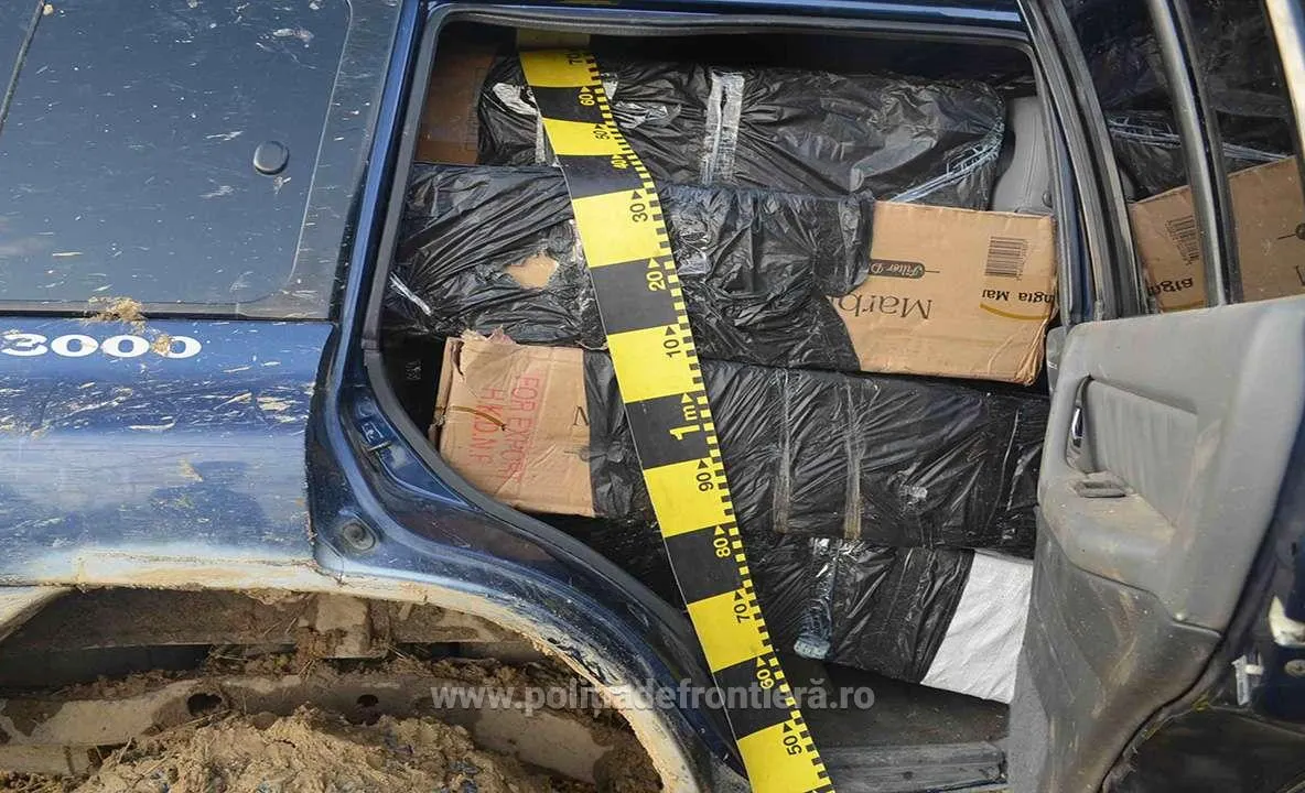 Un șofer urmărit de polițiștii de frontieră s-a răsturnat cu autoturismul plin cu țigări de contrabandă FOTO