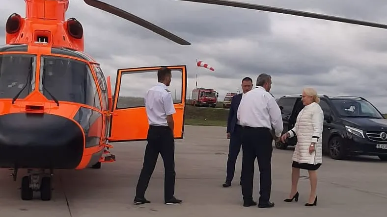VIDEO Viorica Dăncilă a folosit un elicopter pentru vizita în Moldova, singura regiune fără autostrăzi