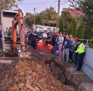Tragedie la Bosanci. Un bărbat a murit după ce a fost prins sub un mal de pământ FOTO