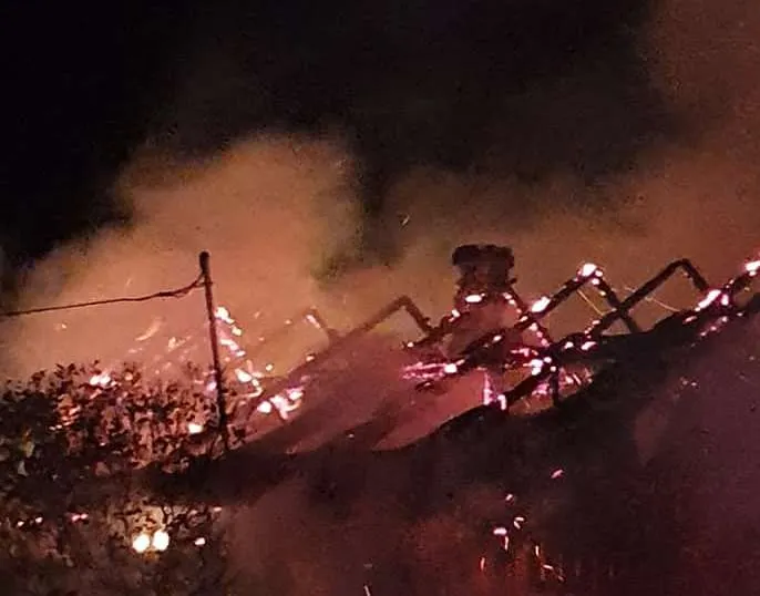 Incendiul în care doi soți au murit arși de vii a pornit de la o lumânare VIDEO