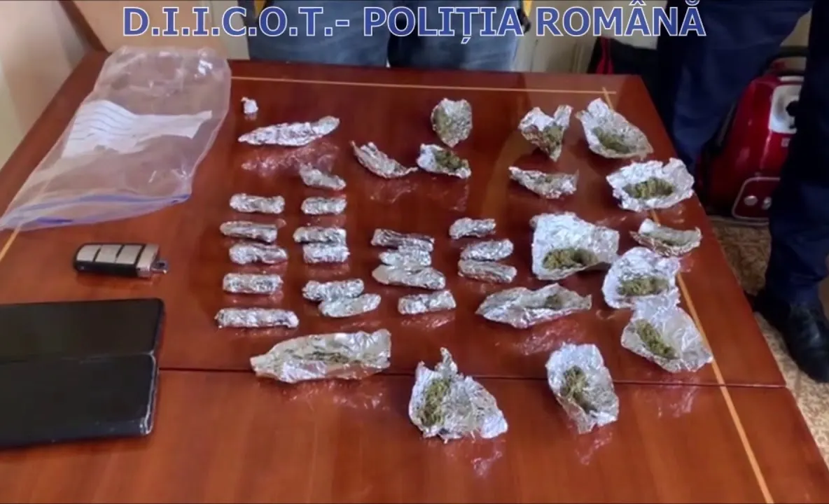 Rețea de traficanți de droguri, destructurată la Suceava. Opt indivizi au fost arestați VIDEO