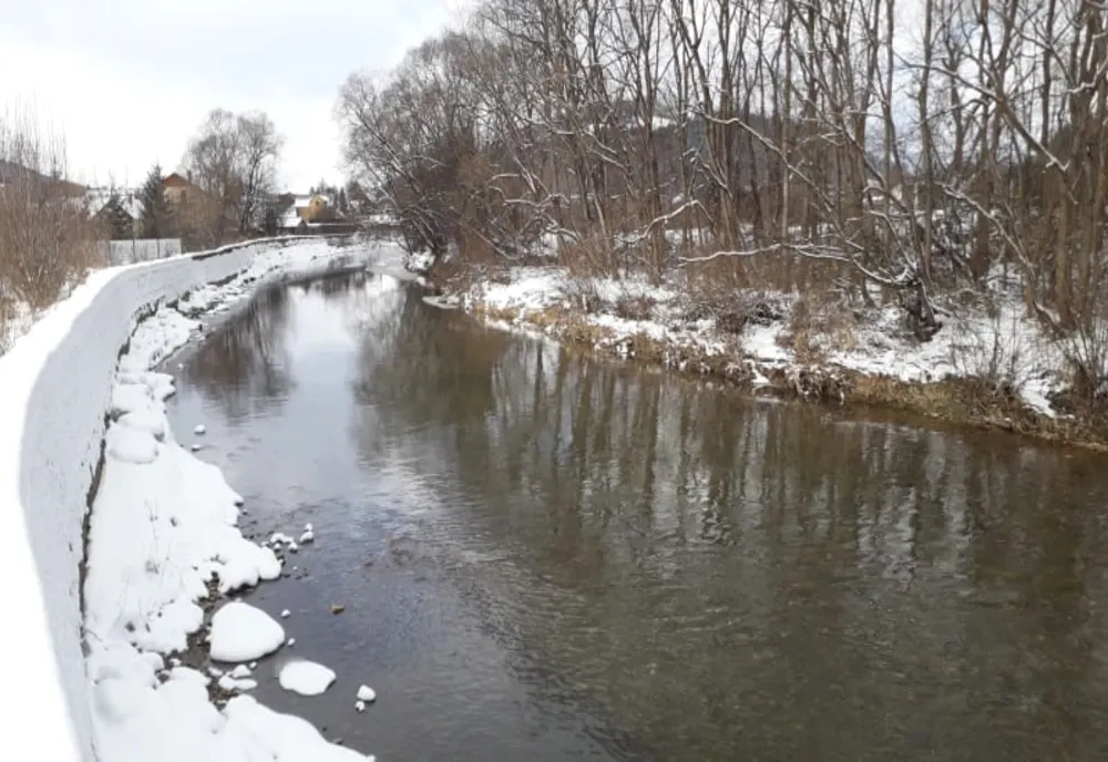 Aglomerări de ghețuri pe râuri din zona de munte a județului Suceava FOTO