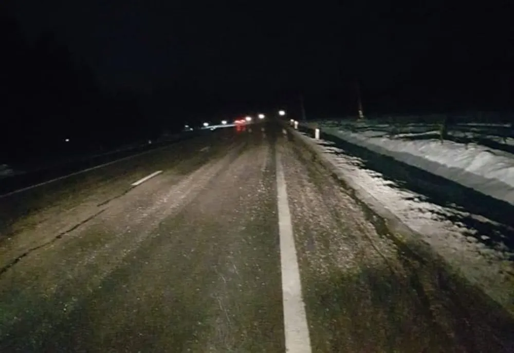 Circulație îngreunată pe Pasul Mestecăniș, din cauza unor tiruri neechipate corespunzător