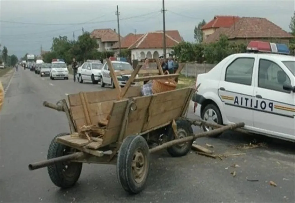 O șoferiță fără experiență a lovit un căruțaș
