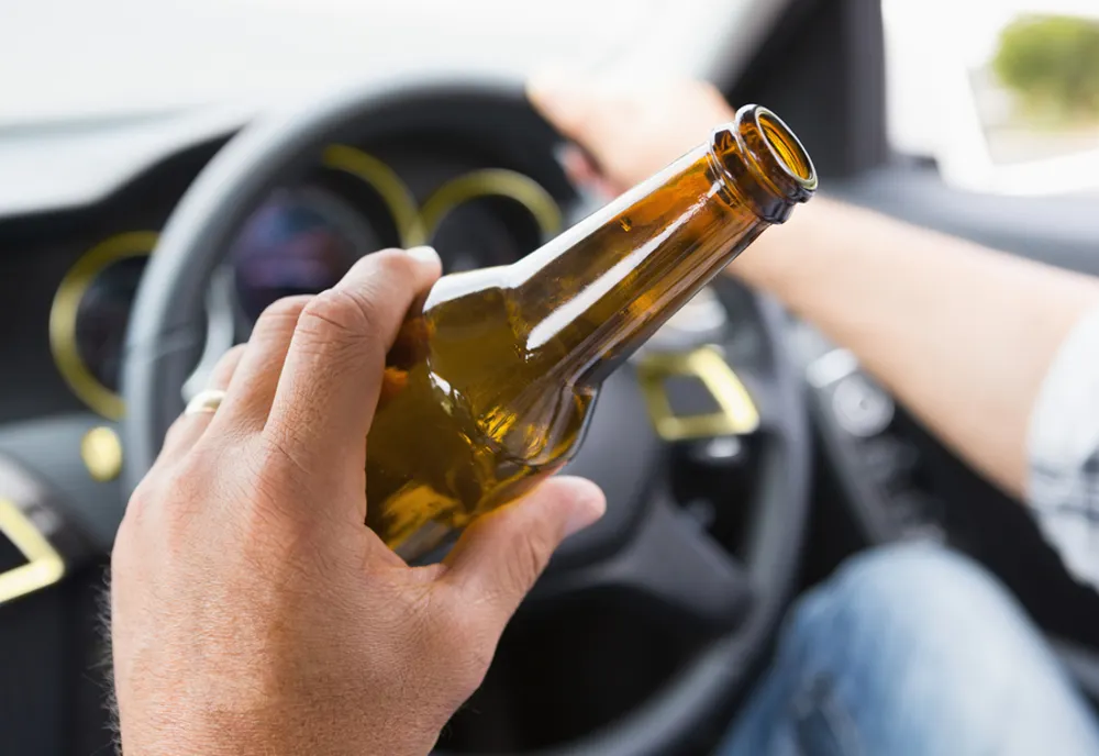 S-a urcat băut la volanul unei mașini neînmatriculate și s-a oprit într-un șanț. Bărbatul nu avea permis de conducere