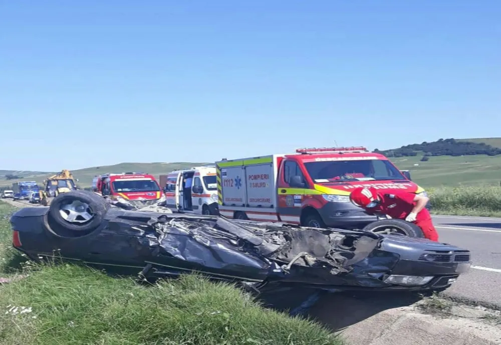 Accident cumplit pe o șosea din Suceava! Patru persoane, dintre care doi copii au ajuns la spital (FOTO)