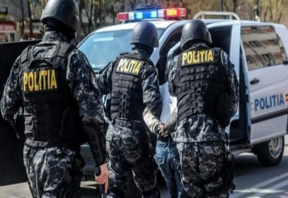 Doi tineri au fost reținuți de polițiști pentru furturi și tâlhării după o nouă acțiune desfășurată pe raza comunei Șcheia 
