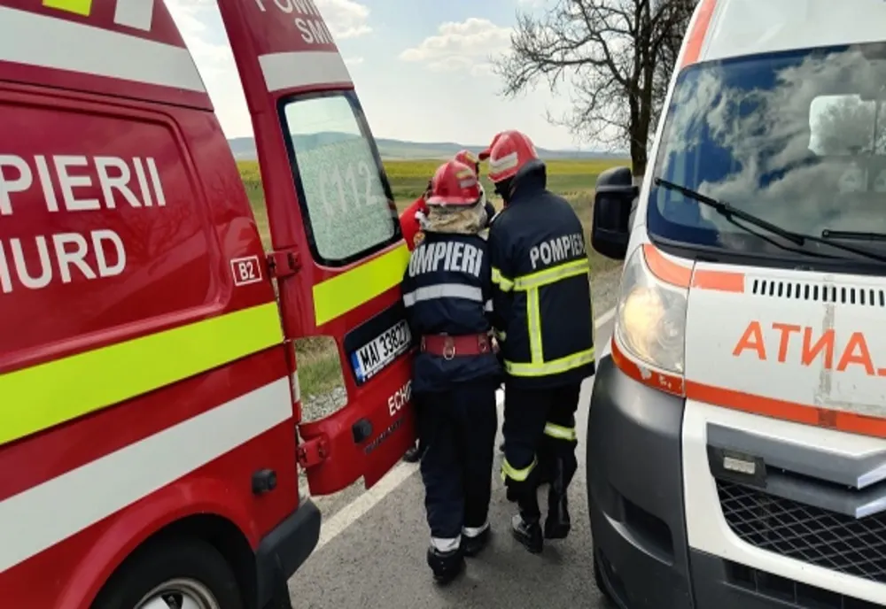 Accident produs de un șofer neatent din Botoșani! Trei persoane au ajuns la spital