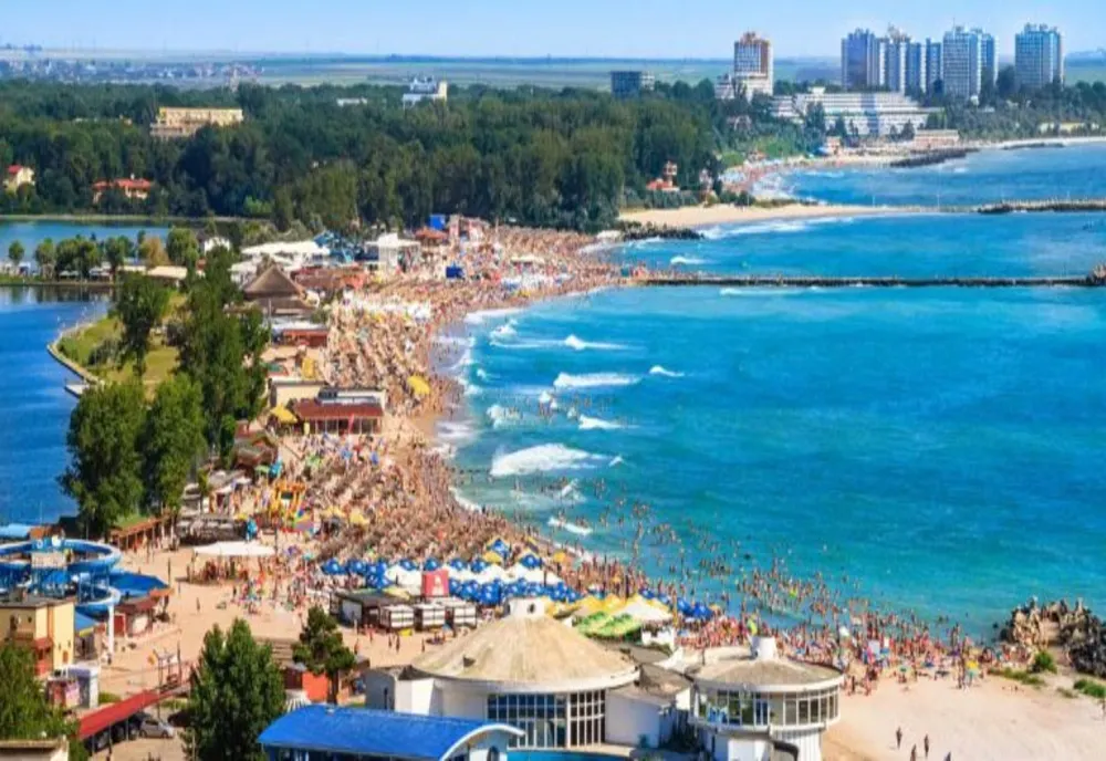 Căutată de polițiști acasă, o suceveancă a plecat din carantină la mare