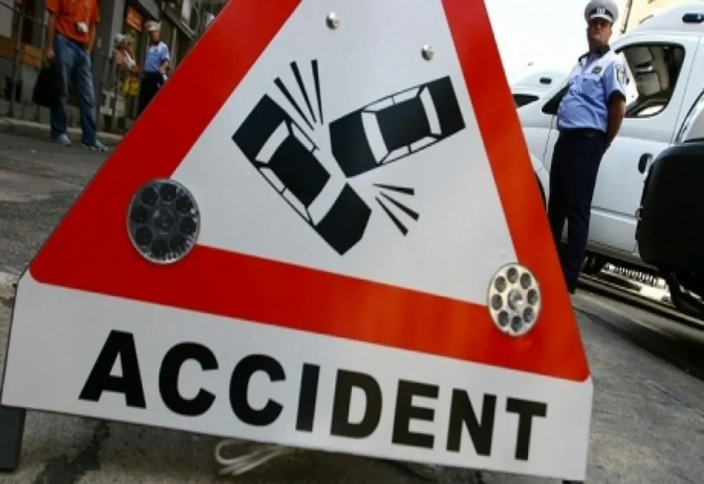Trei persoane au ajuns la spital în urma unui accident rutier 