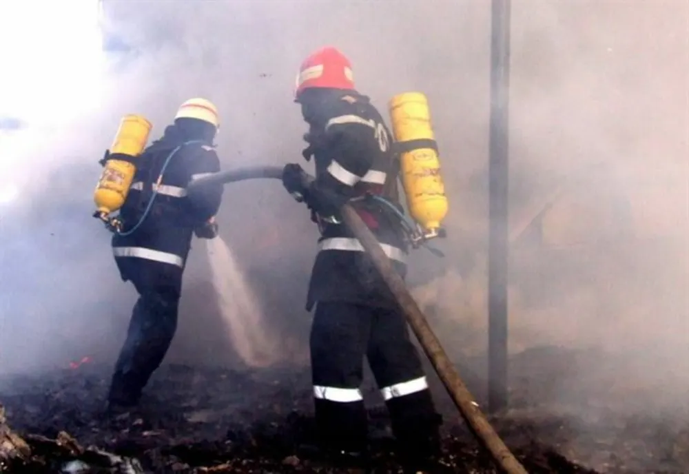 Incendiu la Dornești. Un bărbat a avut nevoie de îngrijiri medicale