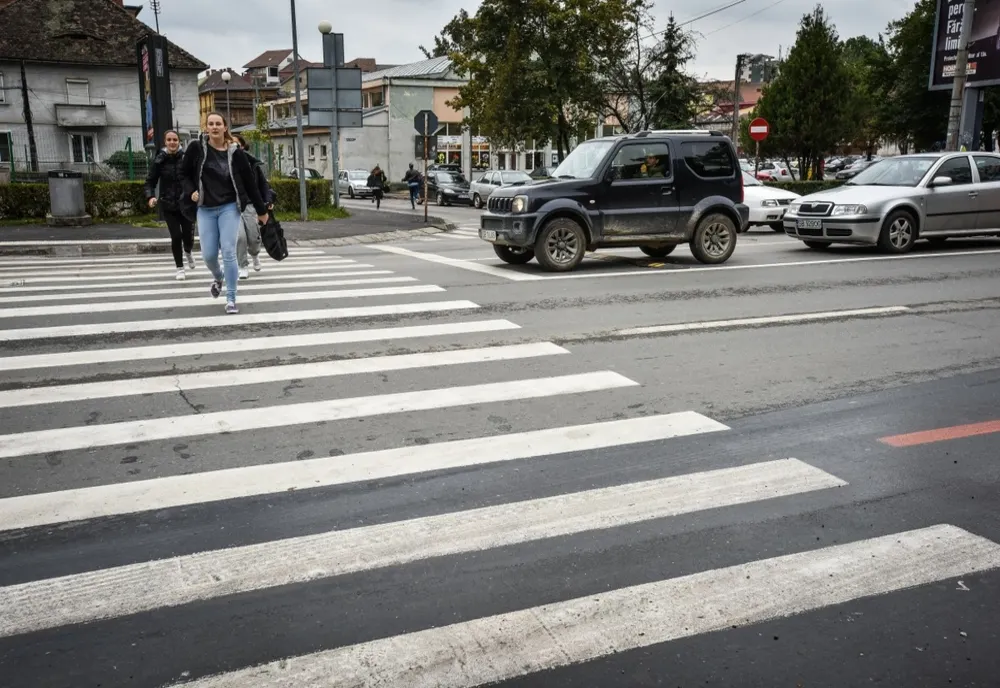Bătrân de 87 de ani, accidentat pe trecerea de pietoni. Cine era la volanul mașinii