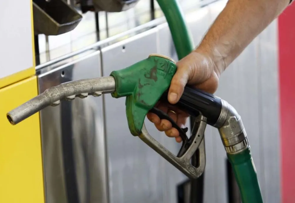 VIDEO Prețurile CARBURANȚILOR au explodat. Un plin s-a scumpit cu până la 30 de bani într-o lună