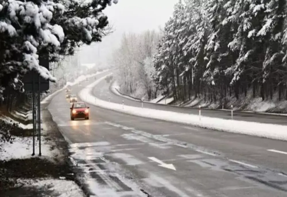 Prognoza meteo 7 februarie. Ploi și depuneri de polei, în cea mai mare parte din țară