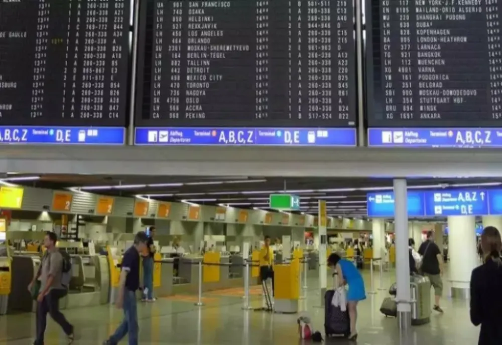 Criză în aeroporturi | Continuă cursele aeriene de repatriere a românilor cărora li s-au ANULAT zborurile