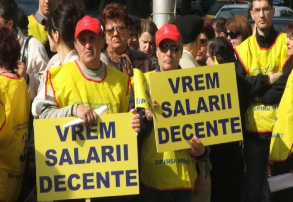 Profesorii cer salarii mai mari. Care sunt principalele PROVOCĂRI cu care se confruntă cei din sistem