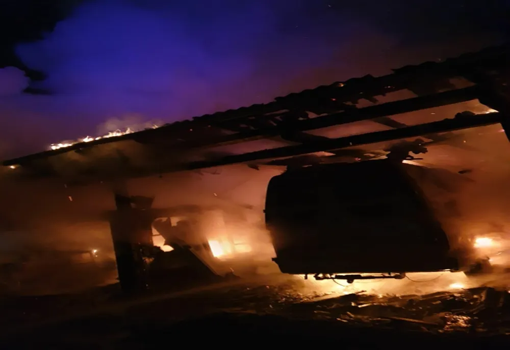 Incendiu violent la o gospodărie din Frasin