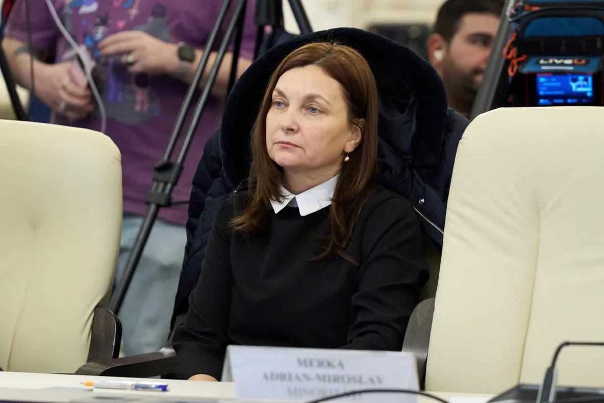 DEPUTATA AUR VERONICA GROSU CERE SOLUȚII URGENTE PENTRU CRIZA ECONOMICĂ: „ROMÂNIA PLĂTEȘTE DOBÂNDĂ LA DOBÂNDĂ!”