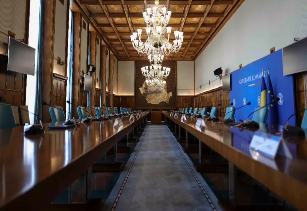 Guvernul Bolojan, gata de o noua asumare: reforma RESPINSĂ de CCR ajunge a doua oară în Parlament