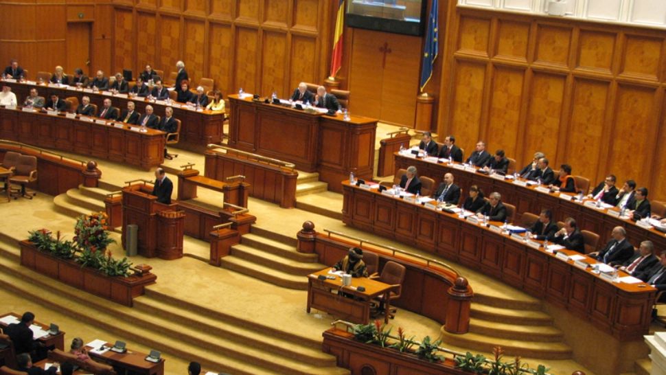 Moțiunea împotriva lui Ilie Bolojan, citită azi în plenul reunit al Parlamentului