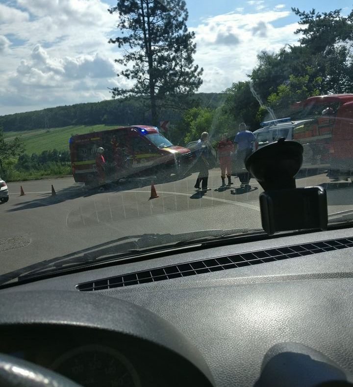 Accident în municipiul Suceava.Un șofer beat a intrat cu mașina într-un parapet FOTO