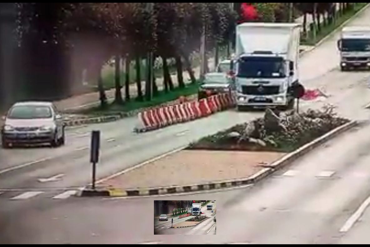 Separatoare de sens distruse de un șofer neatent VIDEO