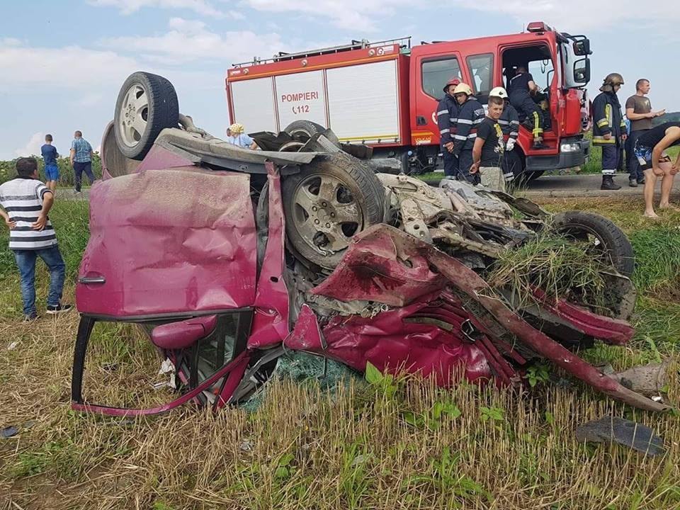 Accident grav pe raza localității Românești. O persoană a murit și alte patru au fost rănite FOTO
