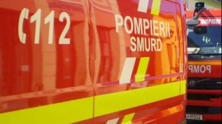 Incendiu puternic la un depozit de furaje din satul Corocăiești