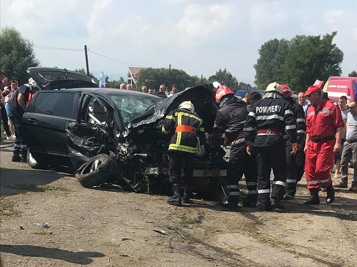 Accident rutier grav la Rădăuți. O persoană a rămas încarcerată VIDEO