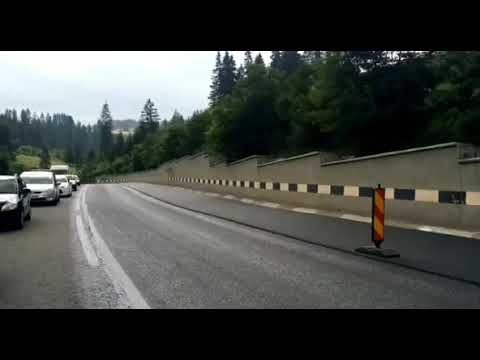 VIDEO Atenție, șoferi! Se asfaltează pe DN17, în Pasul Mestecăniș